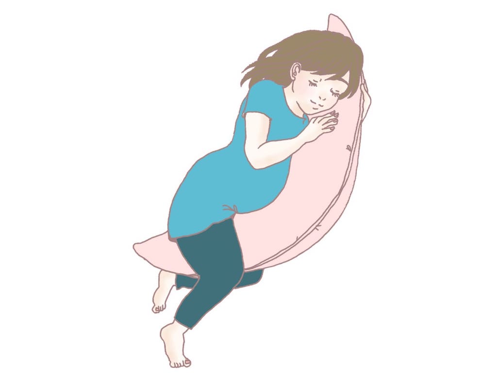 シムスの体位で寝ている妊婦